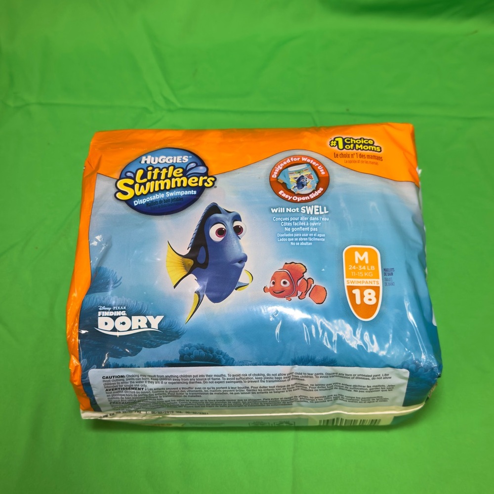 Huggies Little Swimmers Finding Dory Swim Diapers - Medium, 18 Count